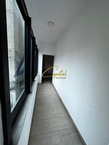 Tirane, jepet me qera zyre Kati 3, 230 m² 1.500 € (BRRYLI)