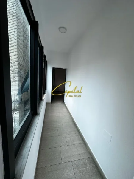 Tirane, jepet me qera zyre Kati 3, 230 m² 1.500 € (BRRYLI)