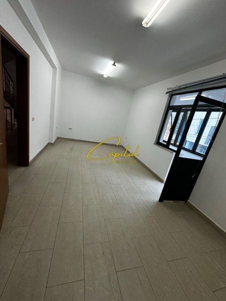 Tirane, jepet me qera zyre Kati 3, 230 m² 1.500 € (BRRYLI)