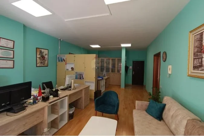 Tirane, jap me qera Kati 5, 89 m² (Rruga e Elbasanit)