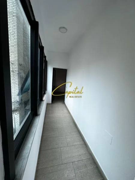 Tirane, jepet me qera zyre Kati 2, 115 m² 800 € (BRRYLI)