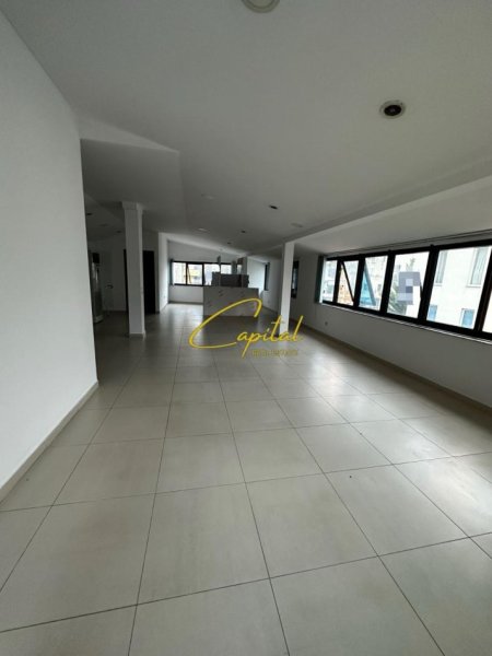 Tirane, jepet me qera zyre Kati 2, 115 m² 800 € (BRRYLI)