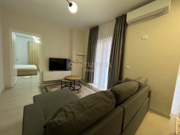 Tirane, jepet me qera apartament 1+1 Kati 1, 75 m² 650 € 