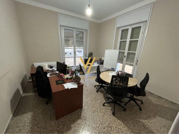 Tirane, jepet me qera zyre Kati 1, 127 m² 1.000 € (STADIUMI DINAMO)