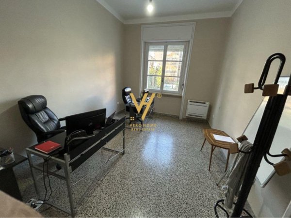 Tirane, jepet me qera zyre Kati 1, 127 m² 1.000 € (STADIUMI DINAMO)