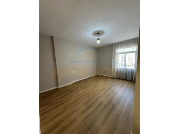 Tirane, shitet apartament 1+1 Kati 4, 79 m² 106.000 € (Astir)