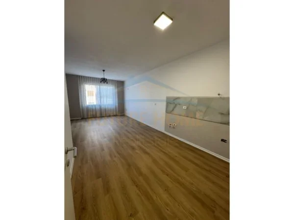 Tirane, shitet apartament 1+1 Kati 4, 79 m² 106.000 € (Astir)