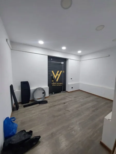 Tirane, jepet me qera dyqan Kati 0, 100 m² 1.500 € (VASIL SHANTO)
