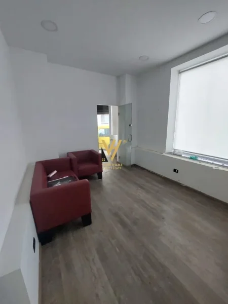 Tirane, jepet me qera dyqan Kati 0, 100 m² 1.500 € (VASIL SHANTO)