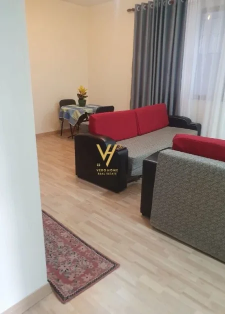 Tirane, jepet me qera apartament 1+1+Ballkon Kati 1, 65 m² 450 € (SELITE)