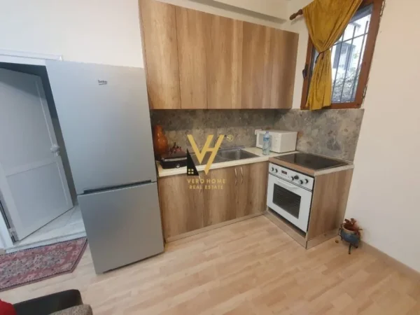 Tirane, jepet me qera apartament 1+1+Ballkon Kati 1, 65 m² 450 € (SELITE)