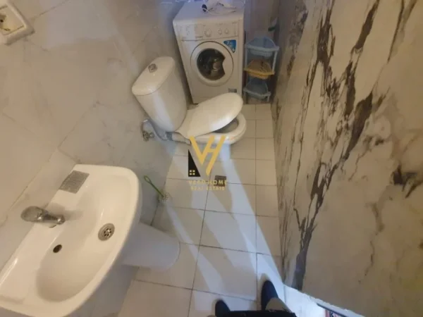 Tirane, jepet me qera apartament 1+1+Ballkon Kati 1, 65 m² 450 € (SELITE)