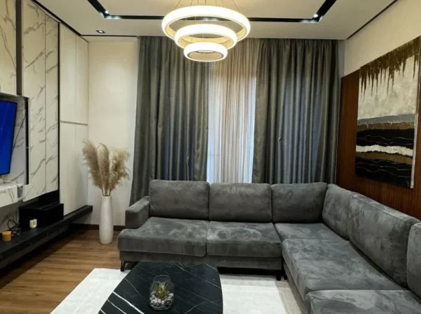Tirane, shes apartament 2+1+Ballkon Kati 8, 96 m² 160.000 € (Rr. Xhanfize Keko te Oxhaku)