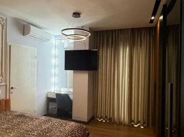 Tirane, shes apartament 2+1+Ballkon Kati 8, 96 m² 160.000 € (Rr. Xhanfize Keko te Oxhaku)