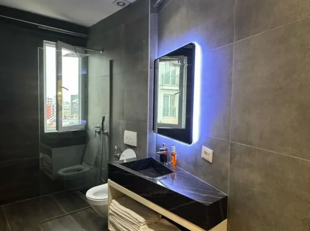 Tirane, shes apartament 2+1+Ballkon Kati 8, 96 m² 160.000 € (Rr. Xhanfize Keko te Oxhaku)