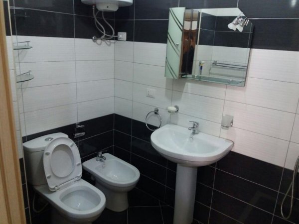 Tirane, jepet me qera apartament 1+1+Ballkon Kati 7, 70 m² 380 € (rruga Teodor Keko)