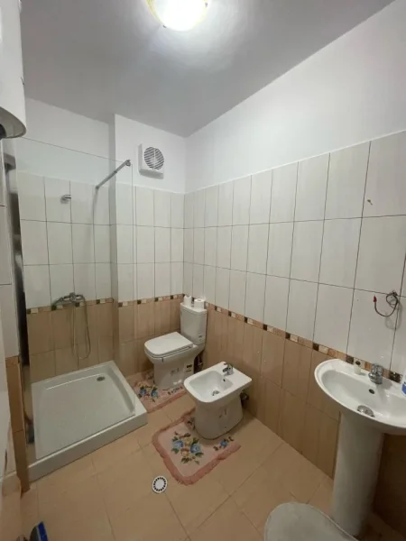 Tirane, jepet me qera apartament 3+1+Ballkon Kati 5, 115 m² 800 € (tregu elektrik)