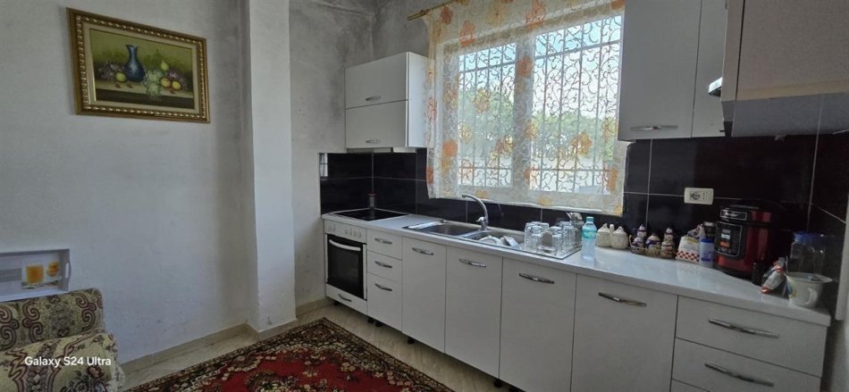 Tirane, shitet shtepi 3+1+Aneks Kati 1, 110 m² 135.000 € (Kthesa e Kamzes)