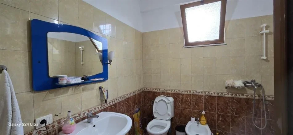 Tirane, shitet shtepi 3+1+Aneks Kati 1, 110 m² 135.000 € (Kthesa e Kamzes)