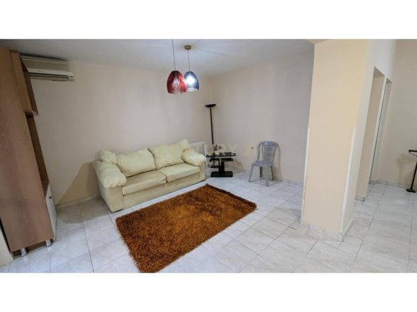 Tirane, jepet me qera apartament 1+1+Ballkon Kati 1, 430 €