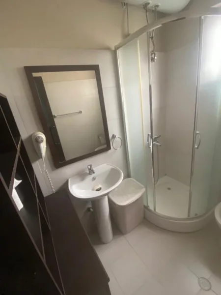 Tirane, jepet me qera shtepi 2+1 Kati 1, 100 m² 400 € (Super Shtepi Me Qera 2+1 me Parking ne Don Bosko.)