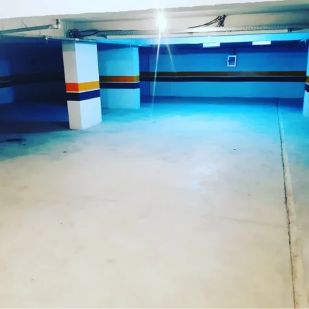 Vlore - Lungomare - Uji i Ftohte, jepet me qera garazh Kati -1, mbrpa local Brooklin