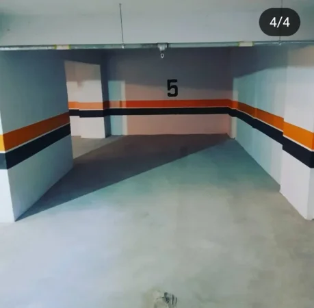 Vlore - Lungomare - Uji i Ftohte, jepet me qera garazh Kati -1, mbrpa local Brooklin