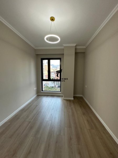 Tirane, jepet me qera zyre Kati 2, 91 m² 800 € (MYSLYM SHYRI)