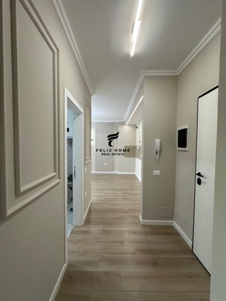 Tirane, jepet me qera zyre Kati 2, 91 m² 800 € (MYSLYM SHYRI)