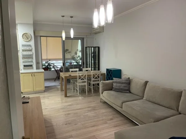 Tirane, jepet me qera apartament 2+1+Ballkon , 90 m² 850 € (Liqeni i Thate)
