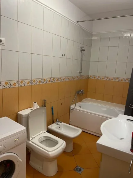 Tirane, jepet me qera apartament 2+1+Ballkon , 90 m² 850 € (Liqeni i Thate)