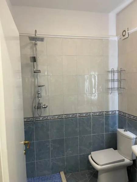 Tirane, jepet me qera apartament 2+1+Ballkon , 90 m² 850 € (Liqeni i Thate)