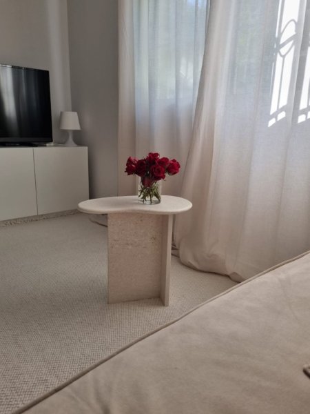 Tirane, jepet me qera 1+1+Ballkon Kati 1, 450 € (Oxhaku prane Xhamise Xhura)