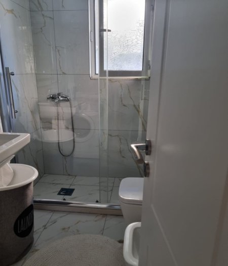 Tirane, jepet me qera 1+1+Ballkon Kati 1, 450 € (Oxhaku prane Xhamise Xhura)