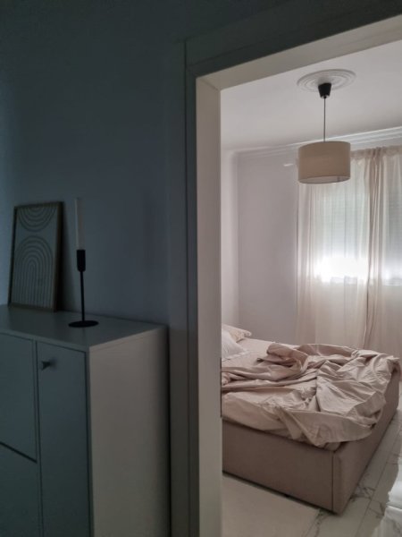 Tirane, jepet me qera 1+1+Ballkon Kati 1, 450 € (Oxhaku prane Xhamise Xhura)