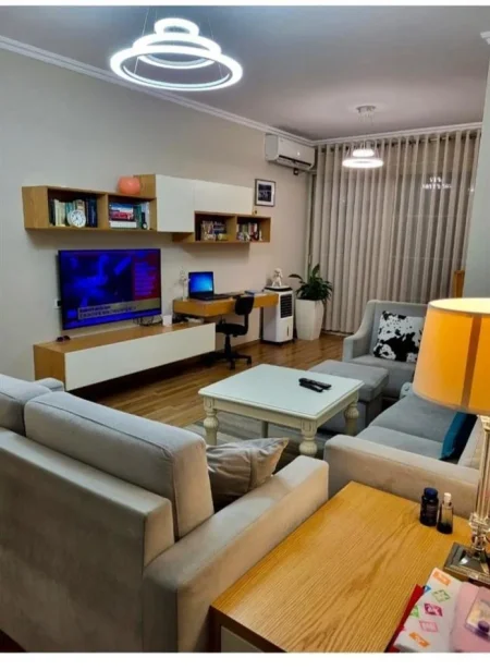 Tirane, jepet me qera apartament 2+1+Aneks+Ballkon Kati 5, 100 m² 700 € (DON BOSKO)