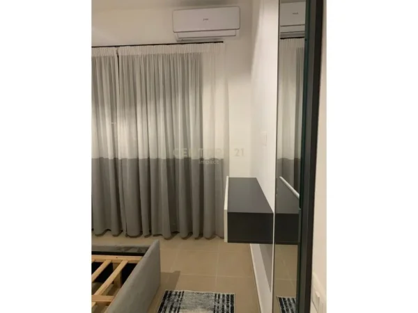 Tirane, jepet me qera 1+1+Ballkon Kati 10, 60 m² 600 € (Rruga e dibres)