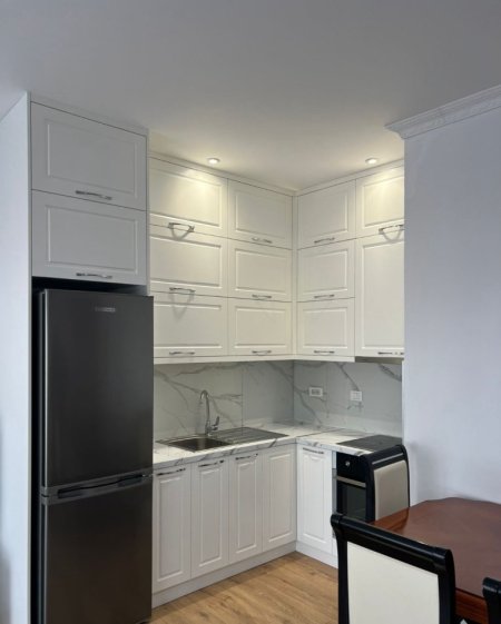Tirane, jepet me qera apartament 1+1+Ballkon Kati 5, 80 m² 400 € (Fresk Kompleksi Kotori prane Bunkartit)