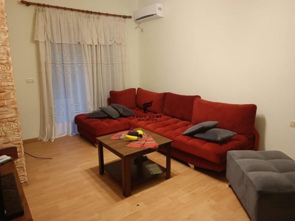 Tirane, jepet me qera apartament 2+1+Ballkon Kati 4, 110 m² 650 € (BLLOK)