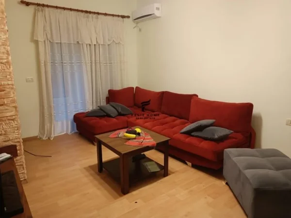 Tirane, jepet me qera apartament 2+1+Ballkon Kati 4, 110 m² 650 € (BLLOK)