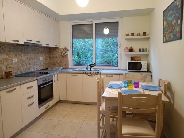 Tirane, jepet me qera apartament 2+1+Ballkon Kati 4, 110 m² 650 € (BLLOK)