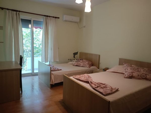 Tirane, jepet me qera apartament 2+1+Ballkon Kati 4, 110 m² 650 € (BLLOK)