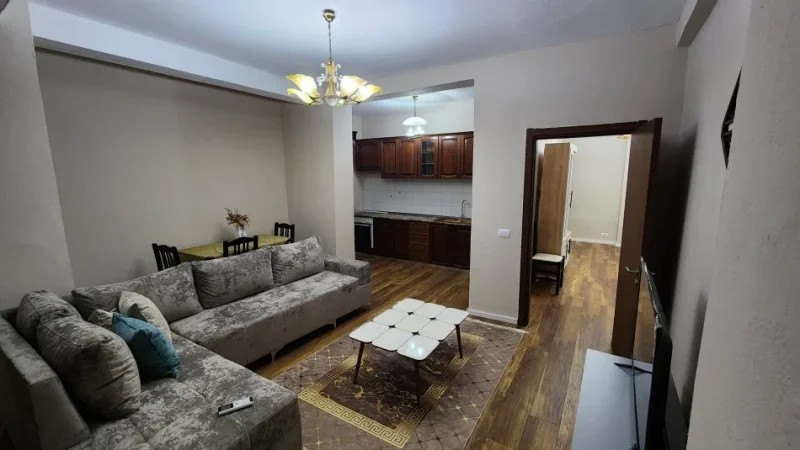 Tirane, jepet me qera apartament 1+1 Kati 4, 104 m² 650 € (myslym shyri)
