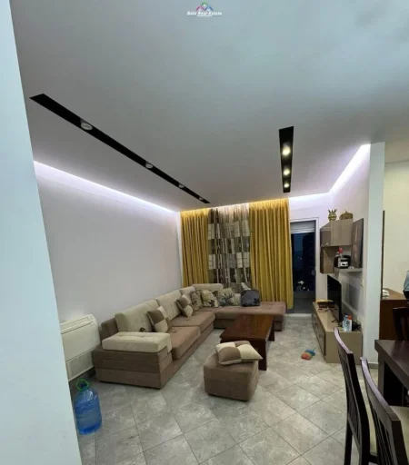 Tirane, jepet me qera apartament 2+1 Kati 9, 84 m² 550 € (fusha e aviacionit)