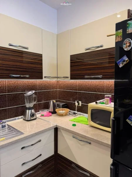 Tirane, jepet me qera apartament 2+1 Kati 9, 84 m² 550 € (fusha e aviacionit)