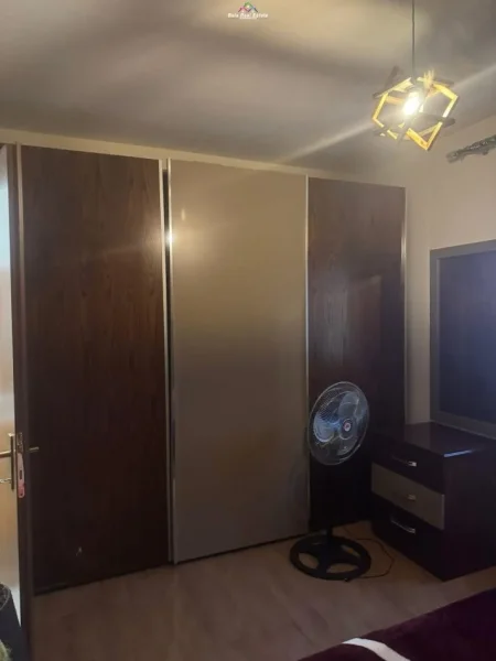 Tirane, jepet me qera apartament 2+1 Kati 9, 84 m² 550 € (fusha e aviacionit)