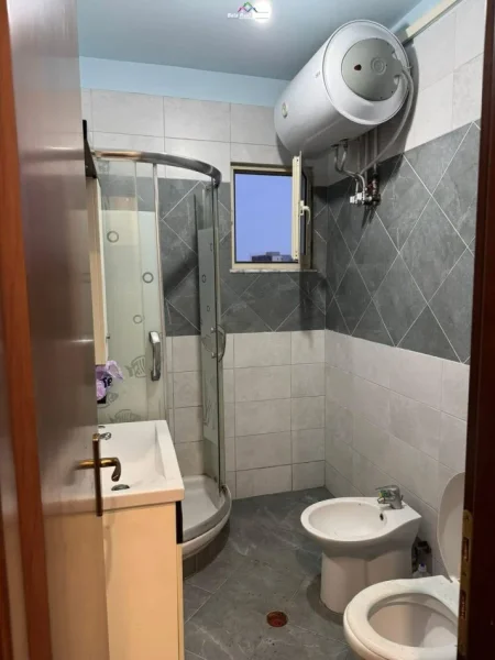 Tirane, jepet me qera apartament 2+1 Kati 9, 84 m² 550 € (fusha e aviacionit)