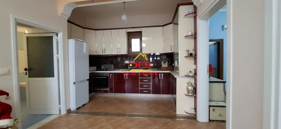 Vlore, jepet me qera shtepi 2+1+Ballkon Kati 0, 120 m² 250 € (Rruga Halim Xhelo)
