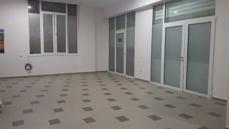 Tirane, shitet dyqan Kati 0, 65 m² 145.000 € (Rr. Idriz Dollaku)