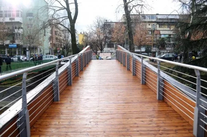 Tirane, jepet me qera apartament 2+1 Kati 8, 121 m² 800 € (ish eskpozita)